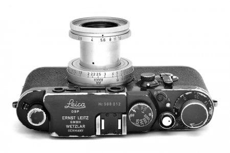 Black Leica IIIg made for Swedish military. 50mm f:2.8 Elmar lens in satin chrome has 3 crown...jpg Black Leica IIIg made for Swedish military. 50mm f:2.8 Elmar lens in satin chrome has 3 crown...jpg
