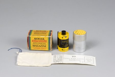 Original 1935 Kodachrome fiilm box, cartridge, cannister, and mailer.jpg Original 1935 Kodachrome fiilm box, cartridge, cannister, and mailer.jpg