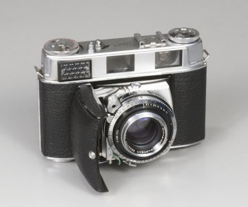 Kodak Retina IIIC, last of the folding Retinas, had a large multi-frame viwfinder, ucoupled se...jpg Kodak Retina IIIC, last of the folding Retinas, had a large multi-frame viwfinder, ucoupled se...jpg