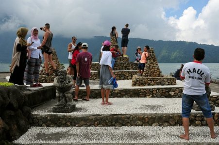 2024_10_07 Bedugul Bali tourist fun.jpg 2024_10_07 Bedugul Bali tourist fun.jpg