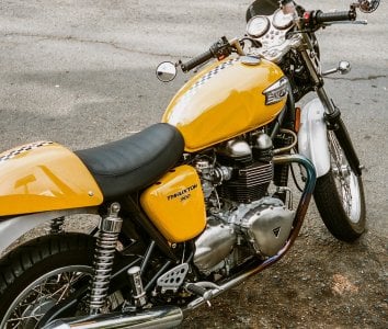 Thruxton 900-1.jpg