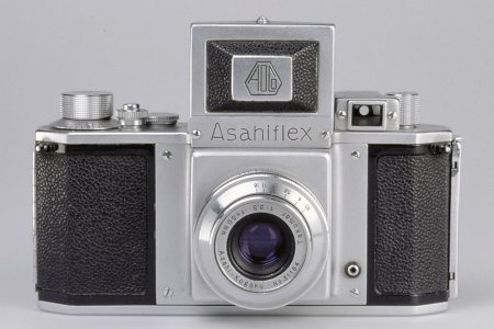 Asahiflex I of 1952. It was the first Japanese 35mm SLR and it had a fixed waist-level fider...jpeg Asahiflex I of 1952. It was the first Japanese 35mm SLR and it had a fixed waist-level fider...jpeg