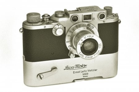 Wartime Leica IIIc fitted with a MOOLY-C motor.jpg