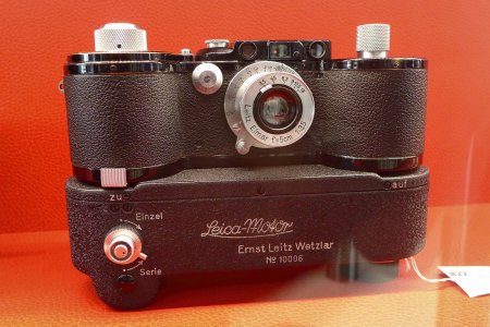 Leica 250 Repoter with rare electric motor drive.j Note single shot and continuous settings.jpg