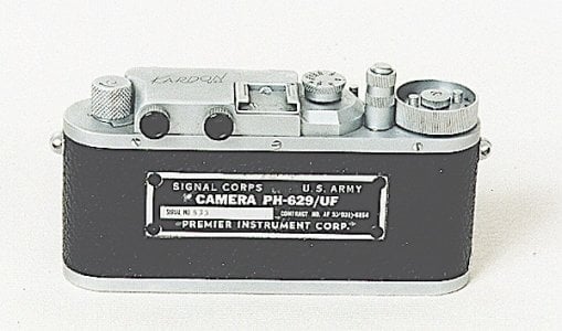 Back of military Kardon showing U.S. Signal Corps I.D. plate. Note oversized film advance knob.jpg Back of military Kardon showing U.S. Signal Corps I.D. plate. Note oversized film advance knob.jpg