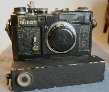 Nikon SP battery pack.JPG