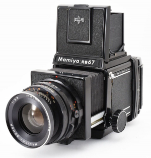 Mamiya RB 67 Pro with 90mm f:3.8 Mamiya-Sekor lens.png
