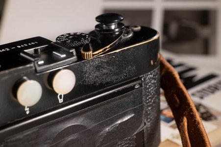 Leica-M2-rangefinder-camera-m-mount-RF-black-paint-repaint-brassing-brassed-germany-viewfinder...jpg