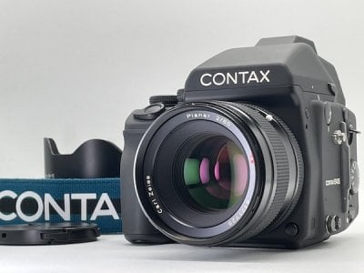 Contax 645 with 80mm f:2 Zeiss Planar lens.jpg
