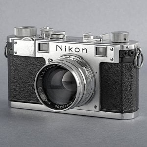 Nikon S with 50mm f:21,4 Nikkor-S.C lens.Nte slight brassing near front viewfinder window,.jpg Nikon S with 50mm f:21,4 Nikkor-S.C lens.Nte slight brassing near front viewfinder window,.jpg