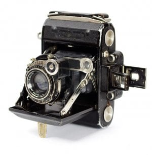 Prewar Zeiss Super Ikonta A provides 45 x 6cm format on 120 roll film. Mine has an uncoated 7c...jpg