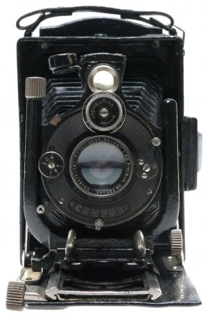 Vpoigtlander Avus 9x12cm with excellene 13.5cm f:4.5 Skopar lens in old dial-set Compur shutter.jpg Vpoigtlander Avus 9x12cm with excellene 13.5cm f:4.5 Skopar lens in old dial-set Compur shutter.jpg