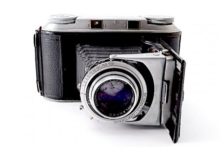 Voigtlaander Bessa II with 105mm f:3.5 Color-Skopar lens.jpg
