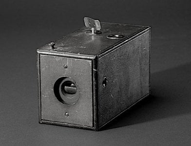 The Kodak of 1888 original model with barrel shutter.jpg The Kodak of 1888 original model with barrel shutter.jpg