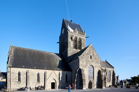 _DSC0297 Sainte-Mère-Église NEX-7 T12 f2.8 iso100 1250s at f2.8.jpg