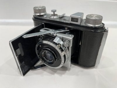 Early postwar Welti with coated Zeiss Jena Tessar lens in Compur-Rapid shutter.jpg