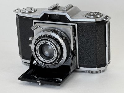 Zeiss Contina wuth 45mm f:2.8 Schneider Xenar lens in Compur-Rapid shutter.jpg