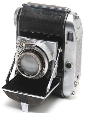 Weltini II with uncoated 50mm f:2 Schneider Xenon lens in Compur-Rapid shutter.jpg