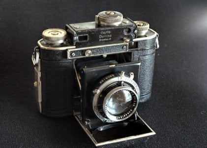 Certo Dollina II c. 1937 with uncoated 50mm f:2 Xenon..jpg