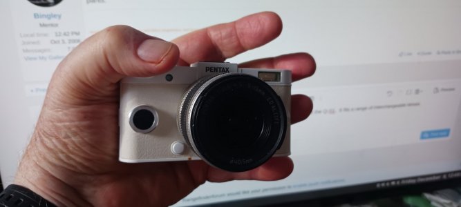 Pentax Q-S1.jpg Pentax Q-S1.jpg